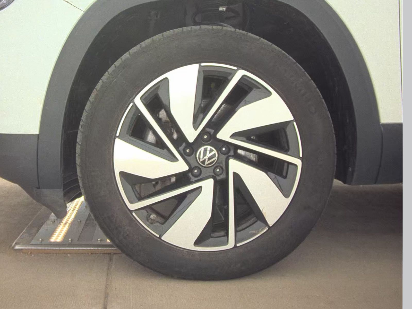 2024 Volkswagen Atlas 2.0T SE AWD