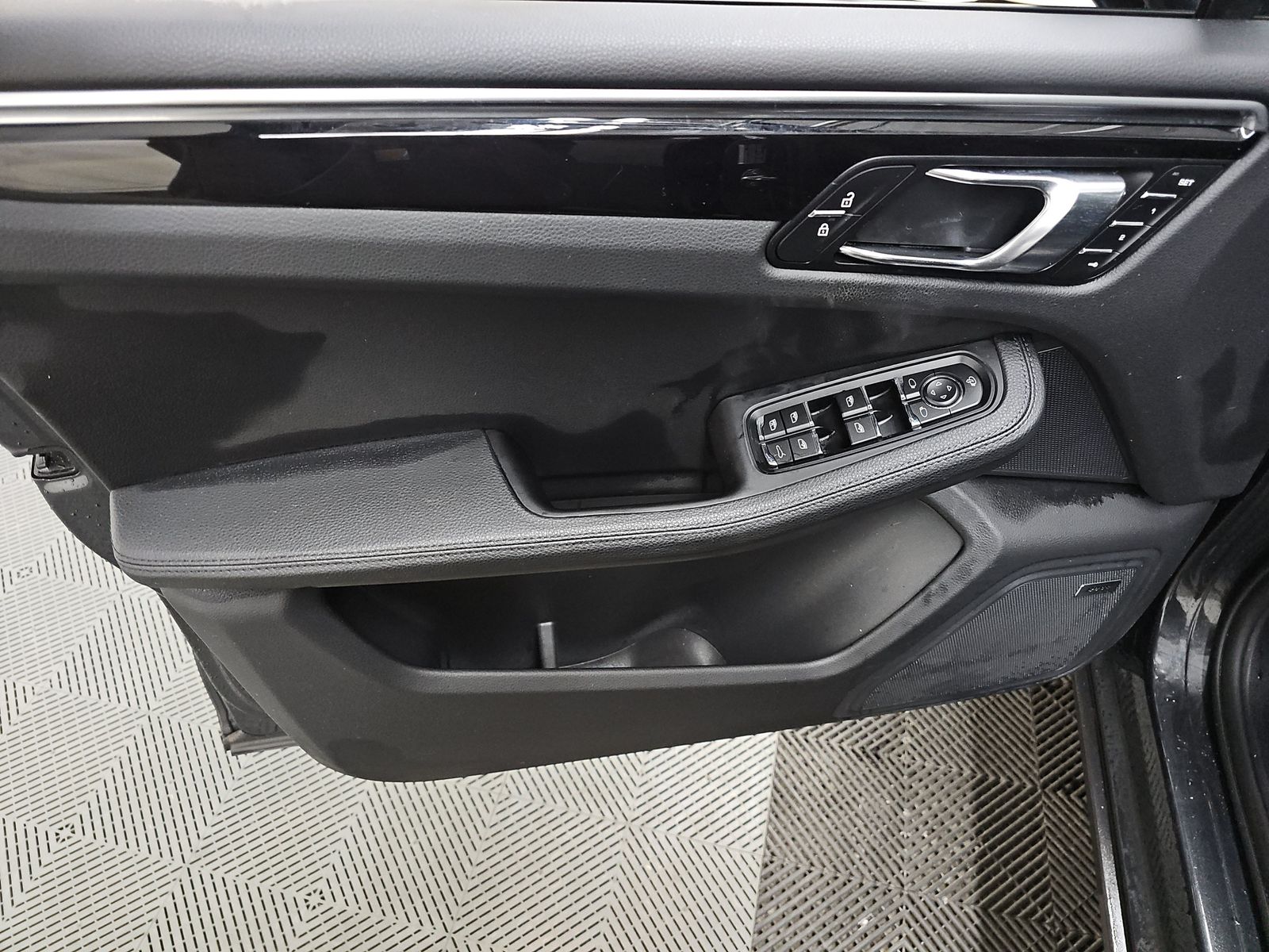 2022 Porsche Macan Base AWD