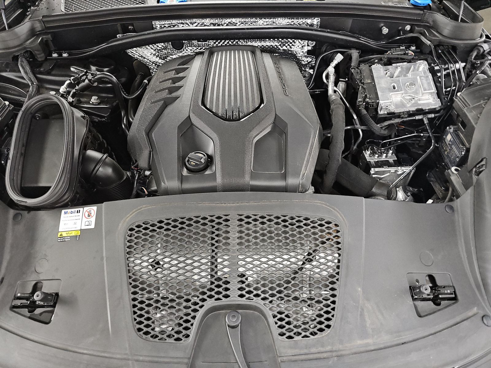 2022 Porsche Macan Base AWD