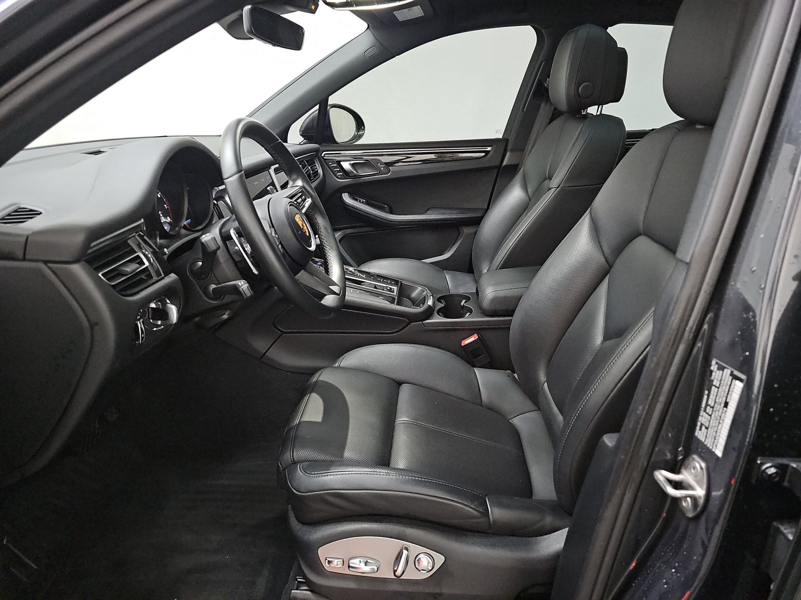 2022 Porsche Macan Base AWD