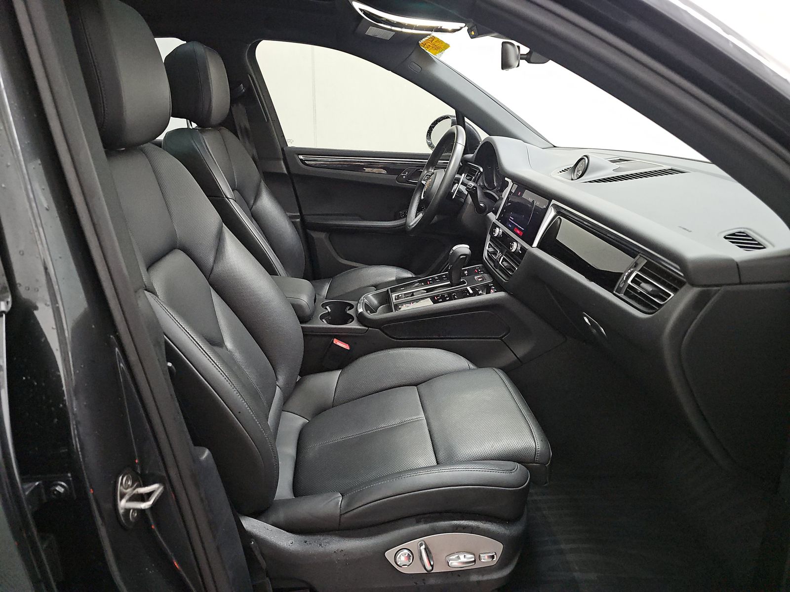 2022 Porsche Macan Base AWD