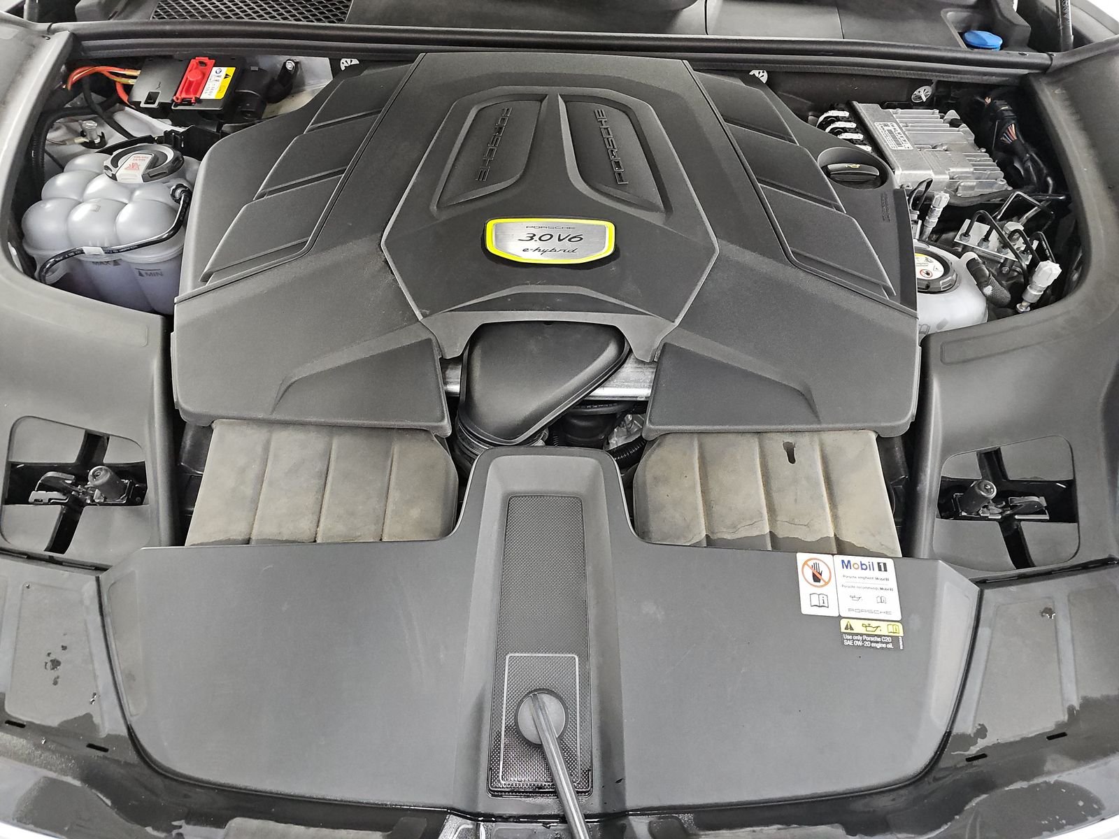 2023 Porsche Cayenne E-Hybrid Platinum Edition AWD