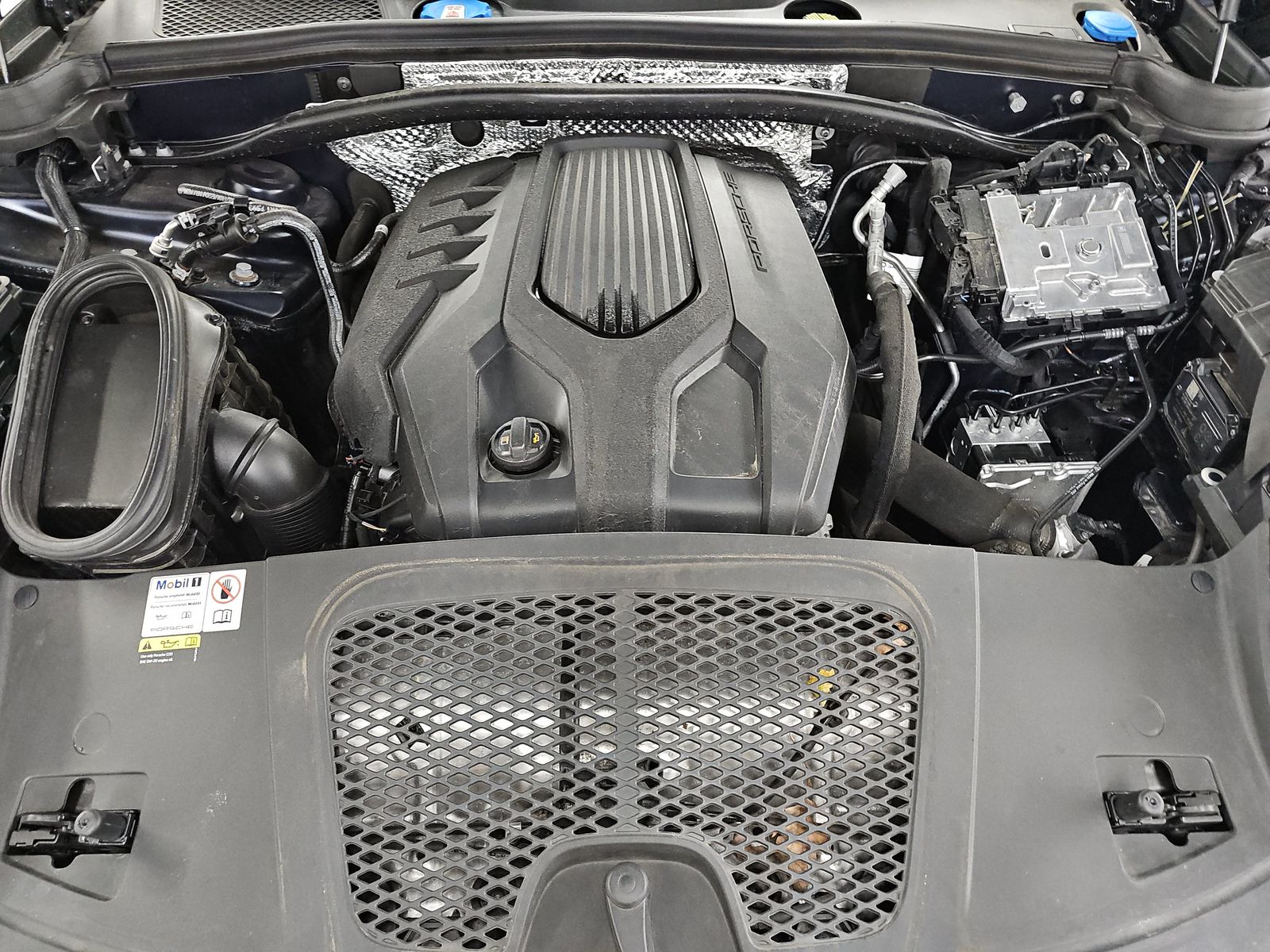 2023 Porsche Macan T AWD