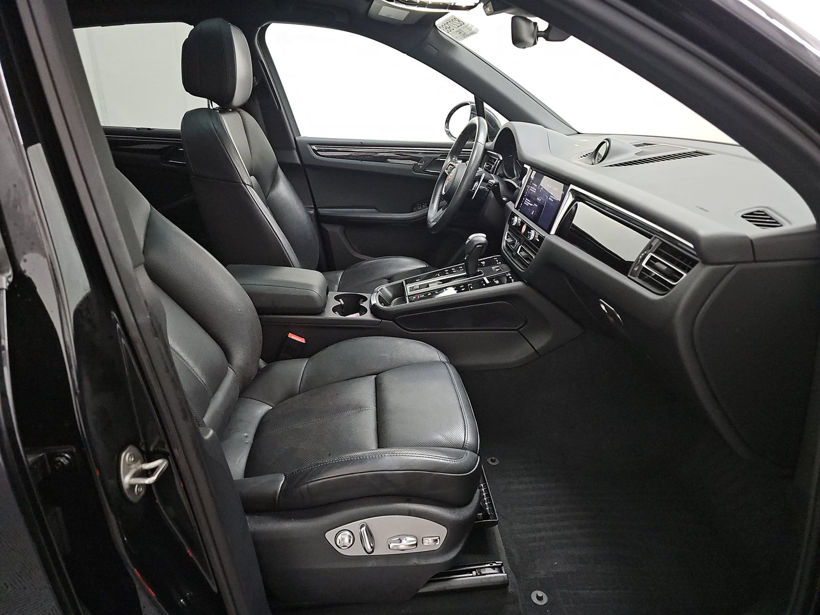 2022 Porsche Macan Base AWD