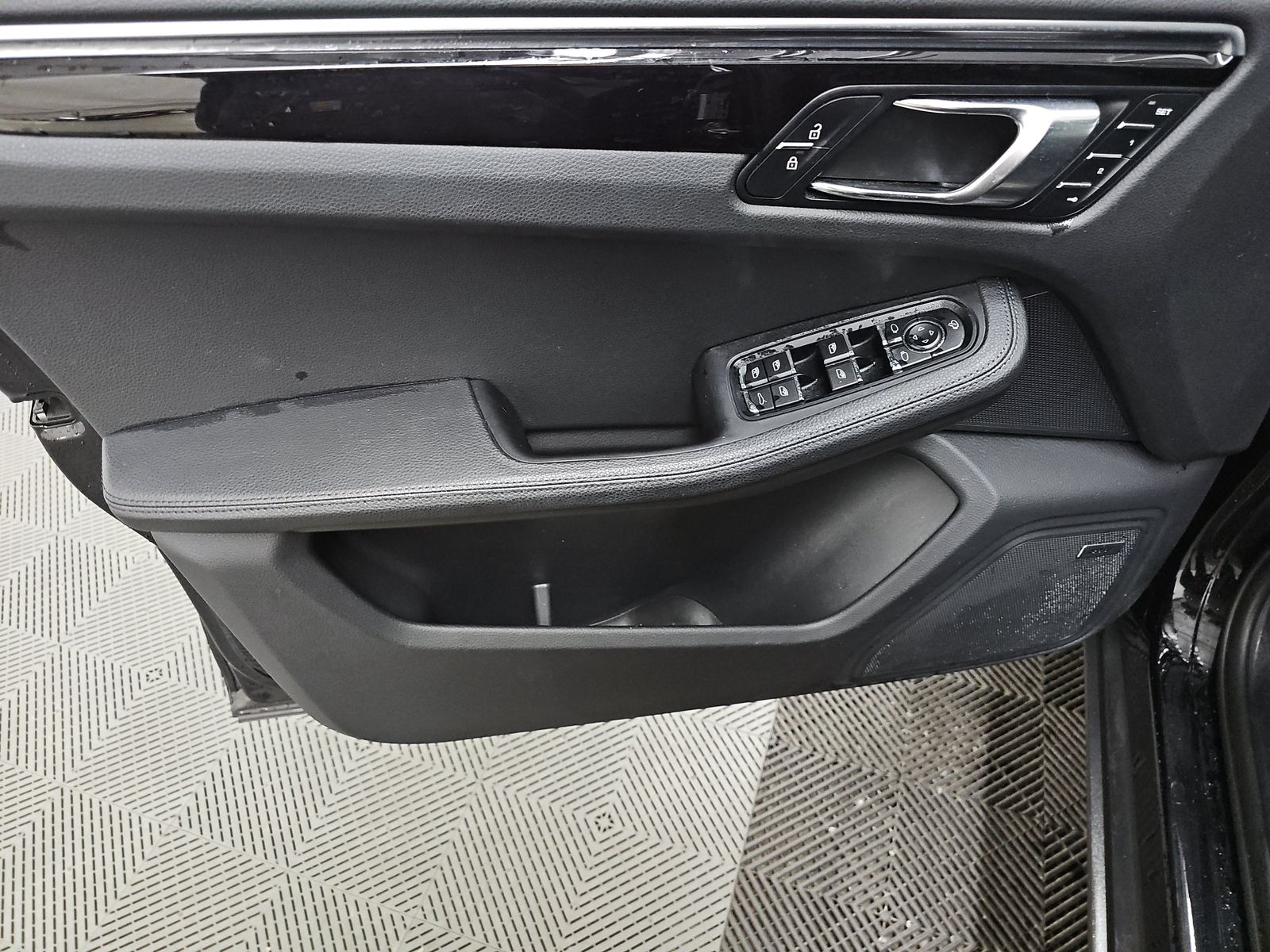 2022 Porsche Macan Base AWD