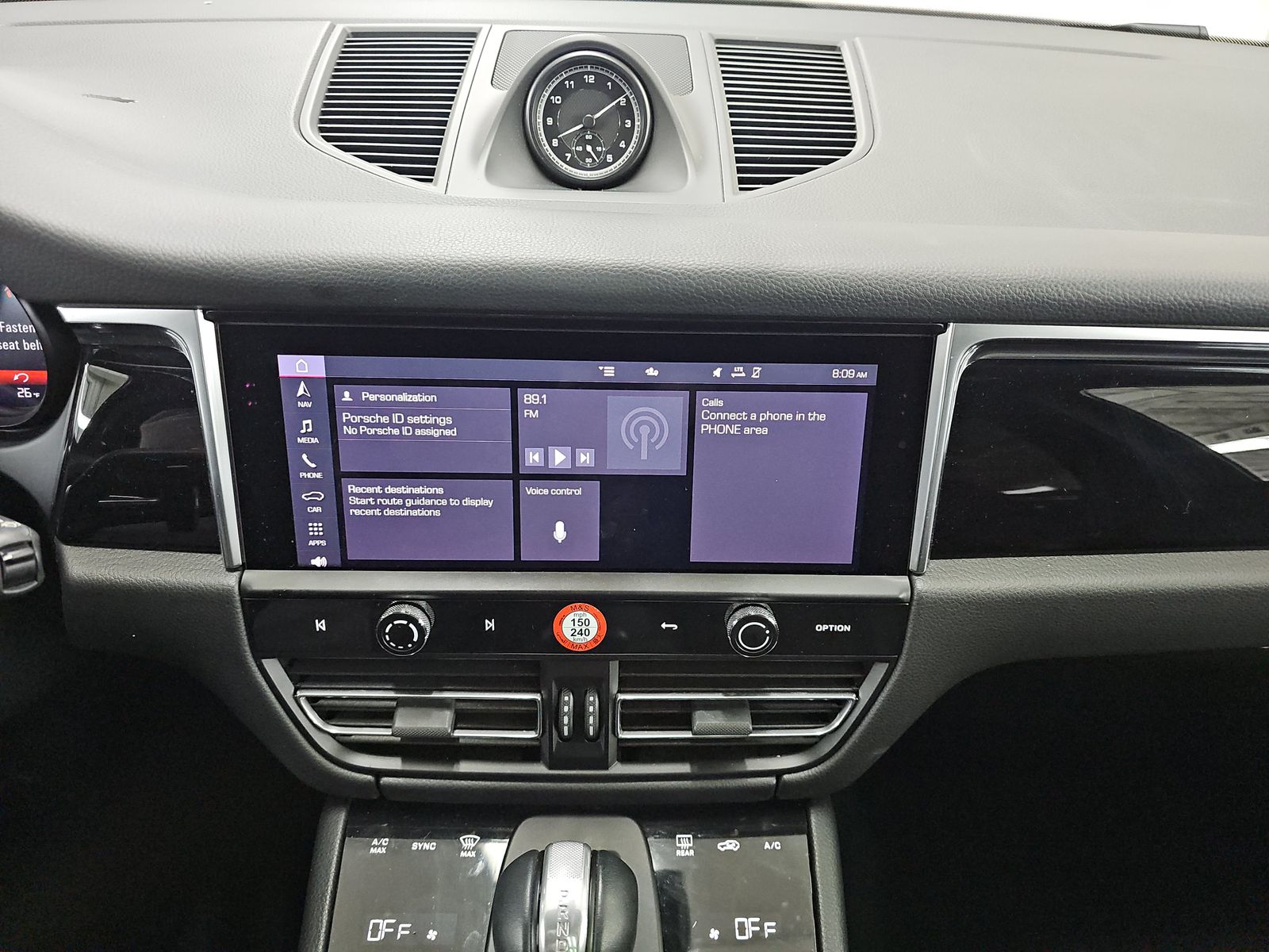 2022 Porsche Macan Base AWD