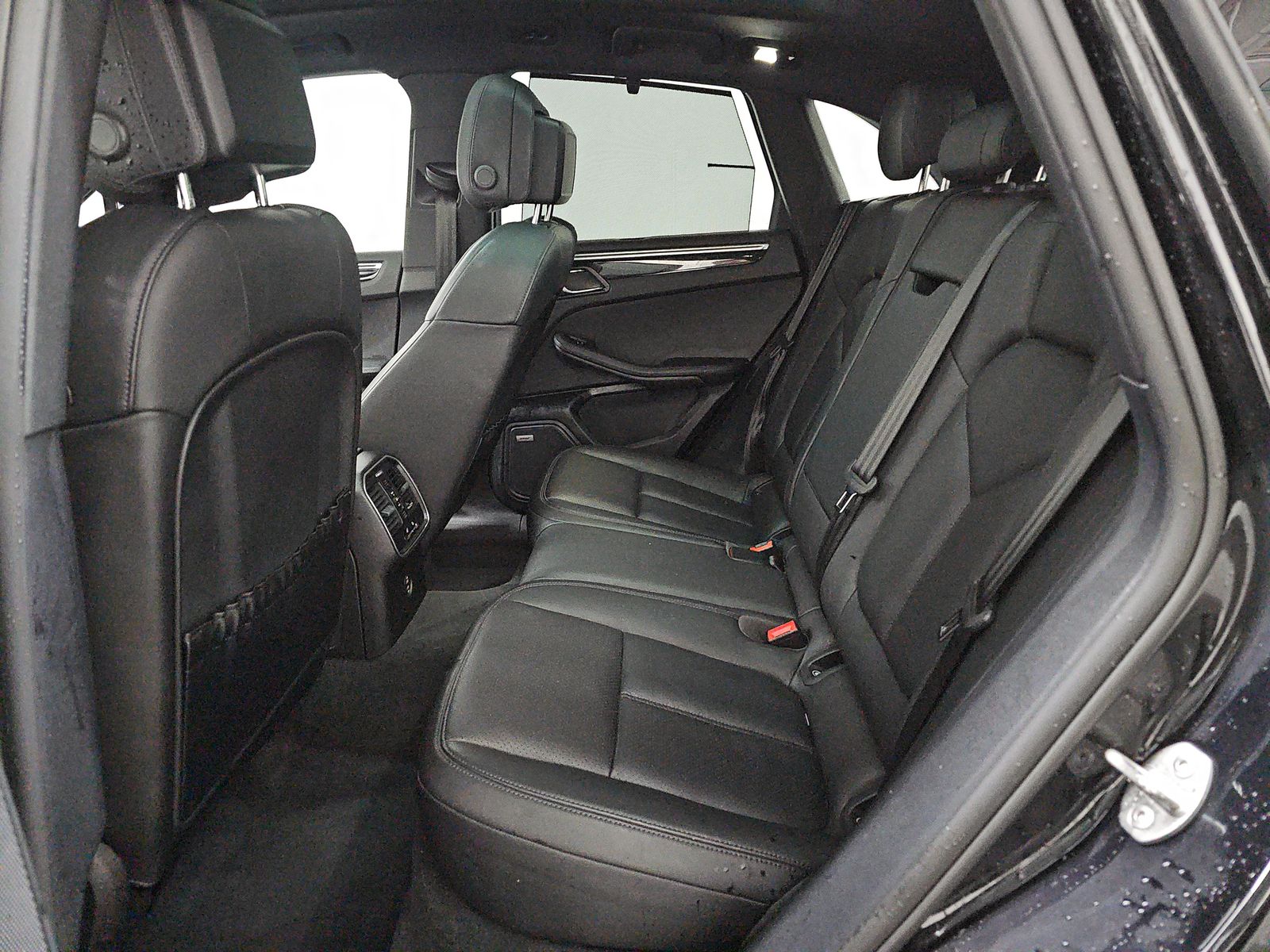 2022 Porsche Macan Base AWD