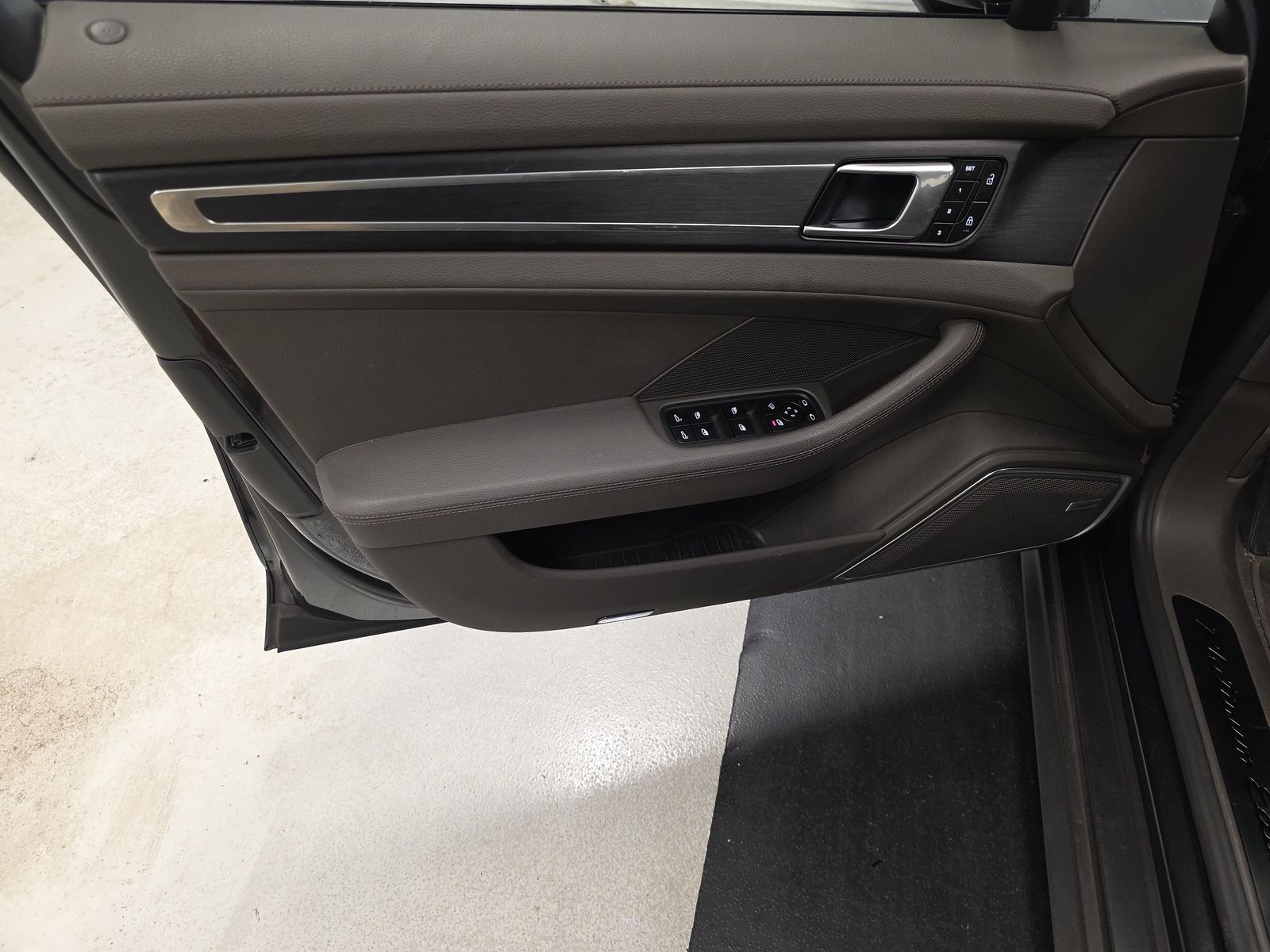 2023 Porsche Panamera Platinum Edition RWD