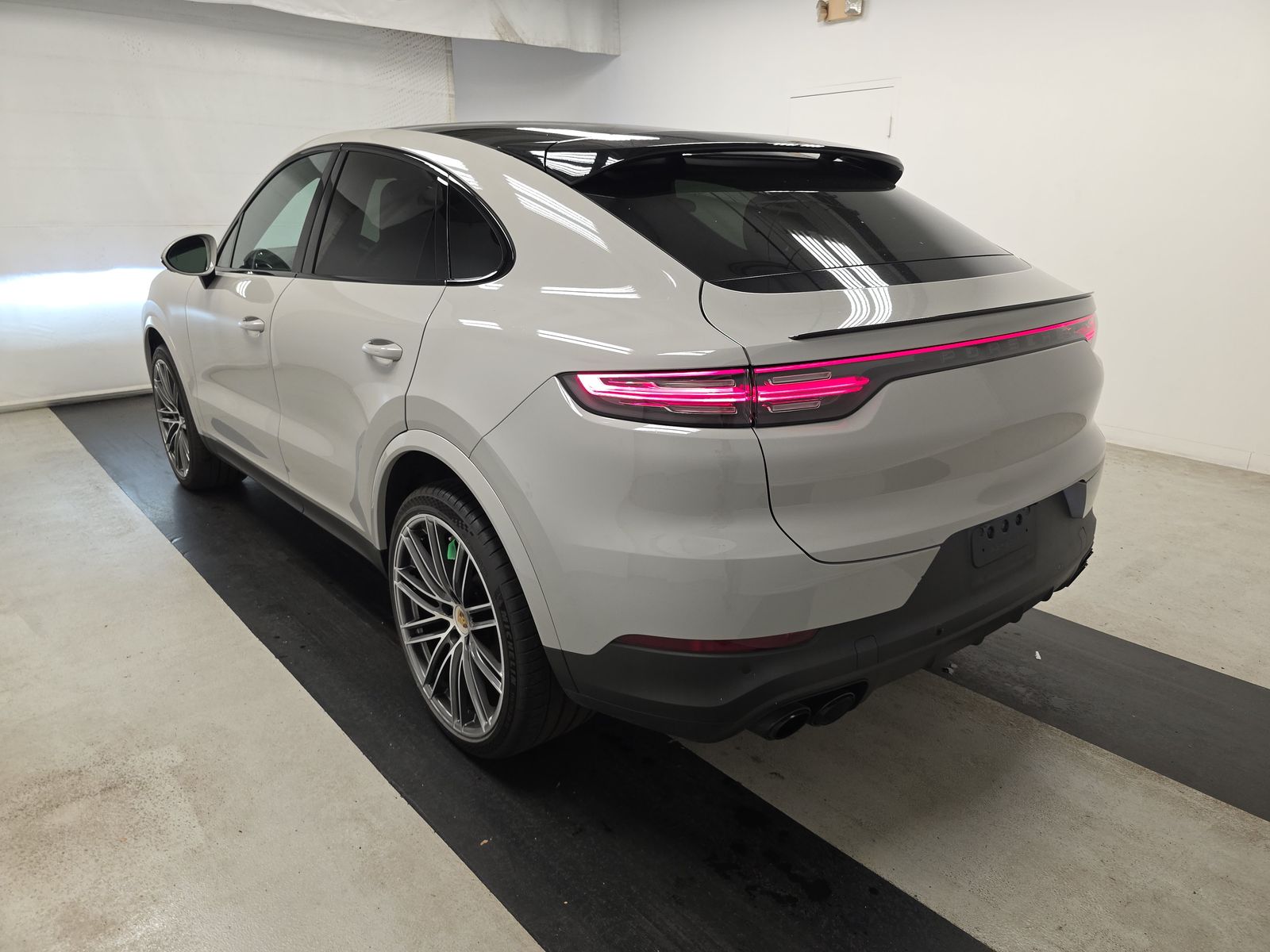 2023 Porsche Cayenne Platinum Edition AWD