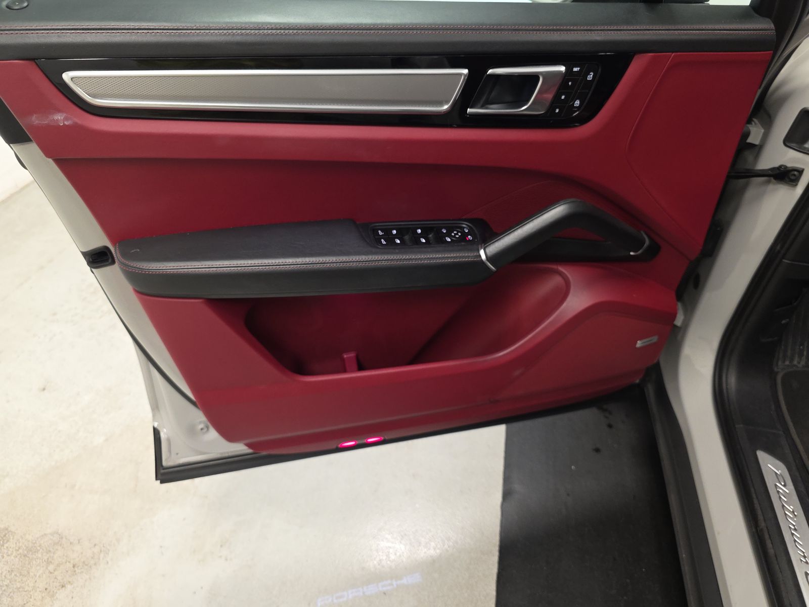 2023 Porsche Cayenne Platinum Edition AWD