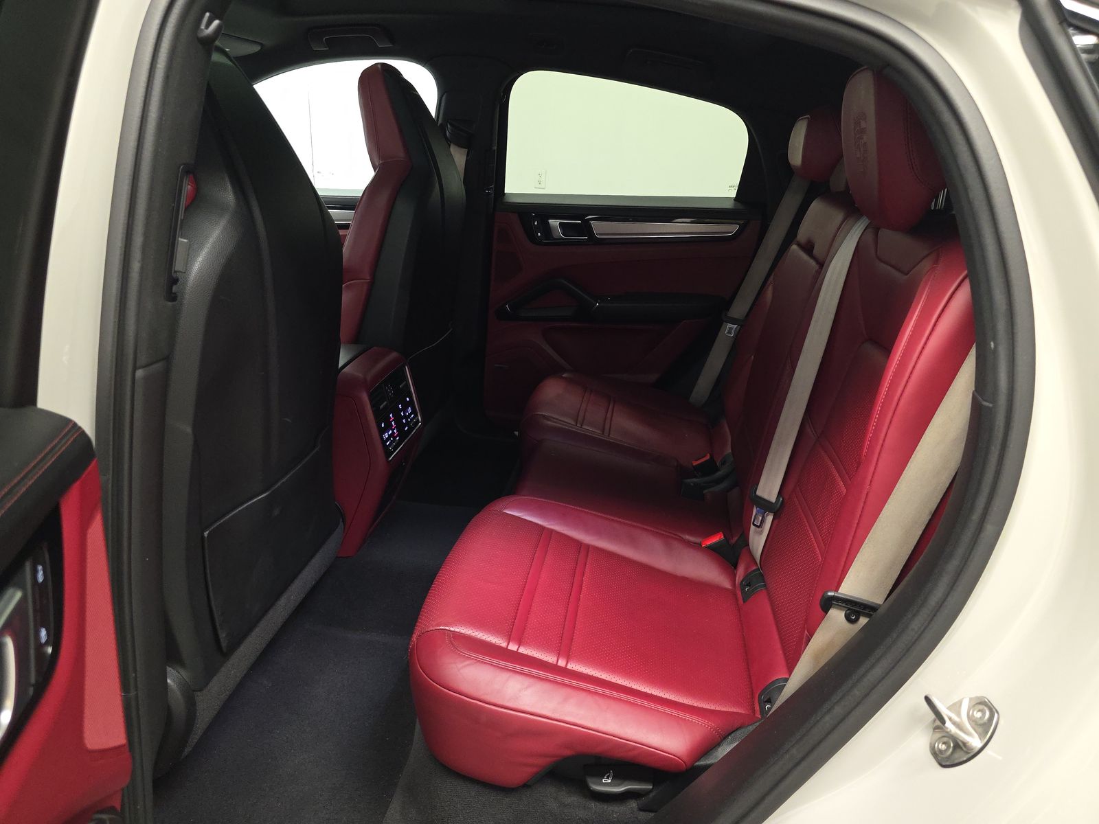 2023 Porsche Cayenne Platinum Edition AWD