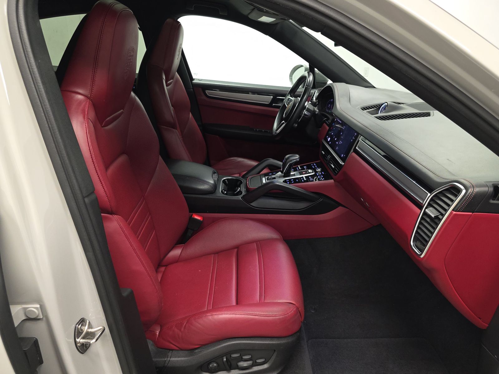 2023 Porsche Cayenne Platinum Edition AWD