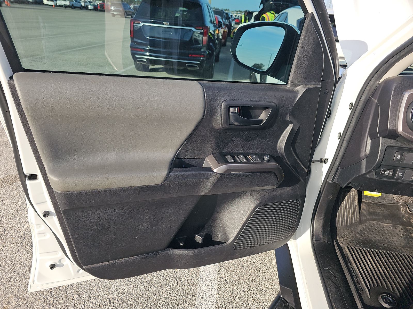 2023 Toyota Tacoma SR5 AWD