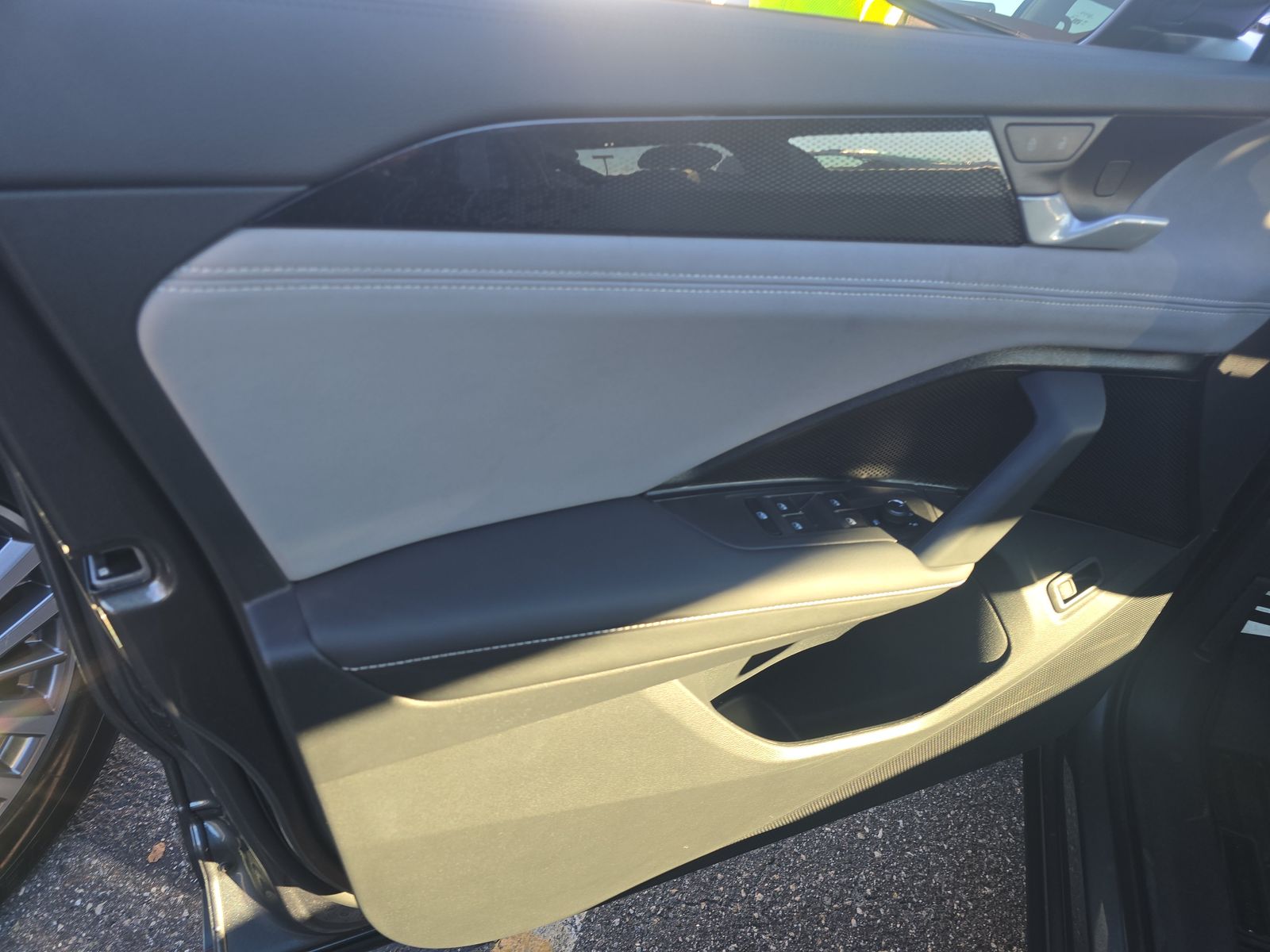 2025 Volkswagen Tiguan 2.0T SE R-Line Black AWD