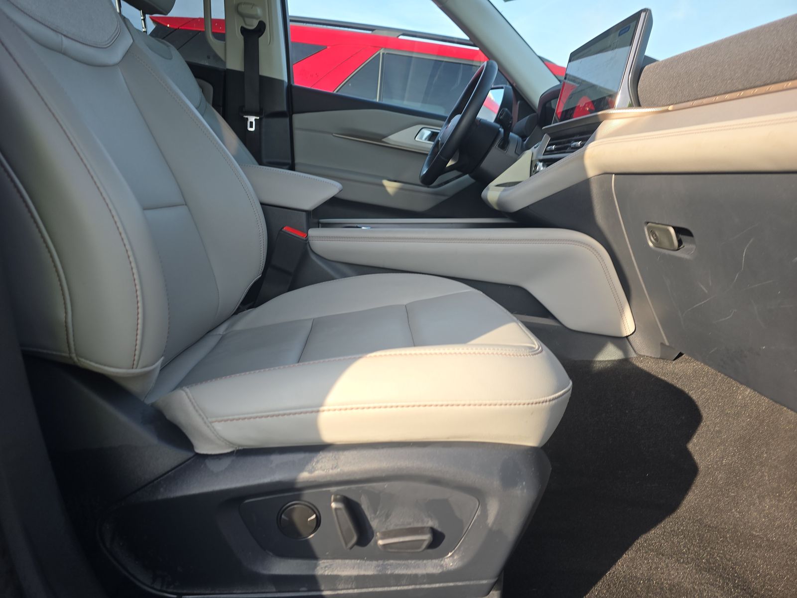 2025 Ford Explorer Active AWD