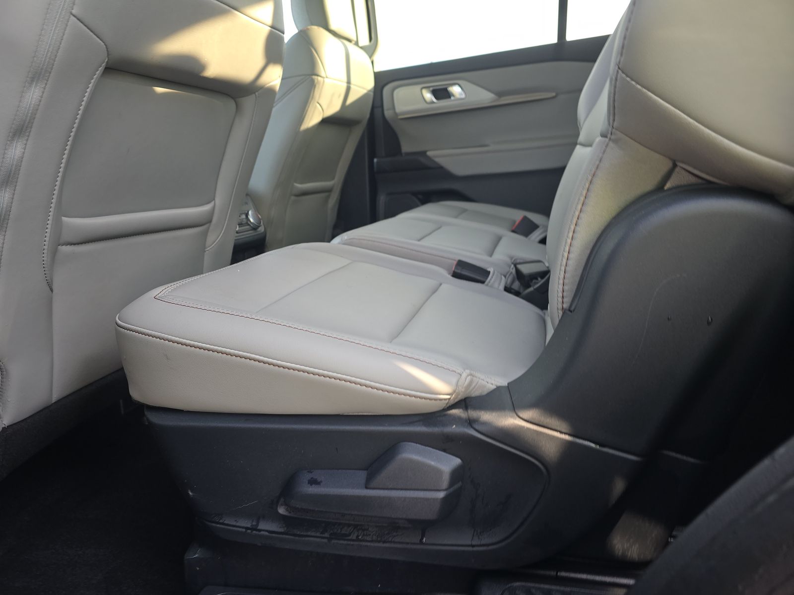 2025 Ford Explorer Active AWD