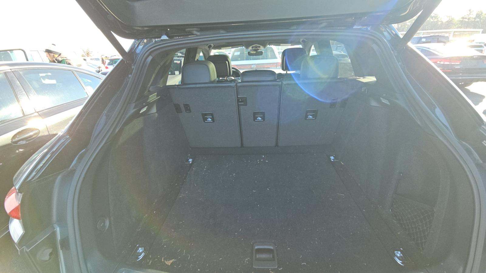 2023 Porsche Macan Base AWD