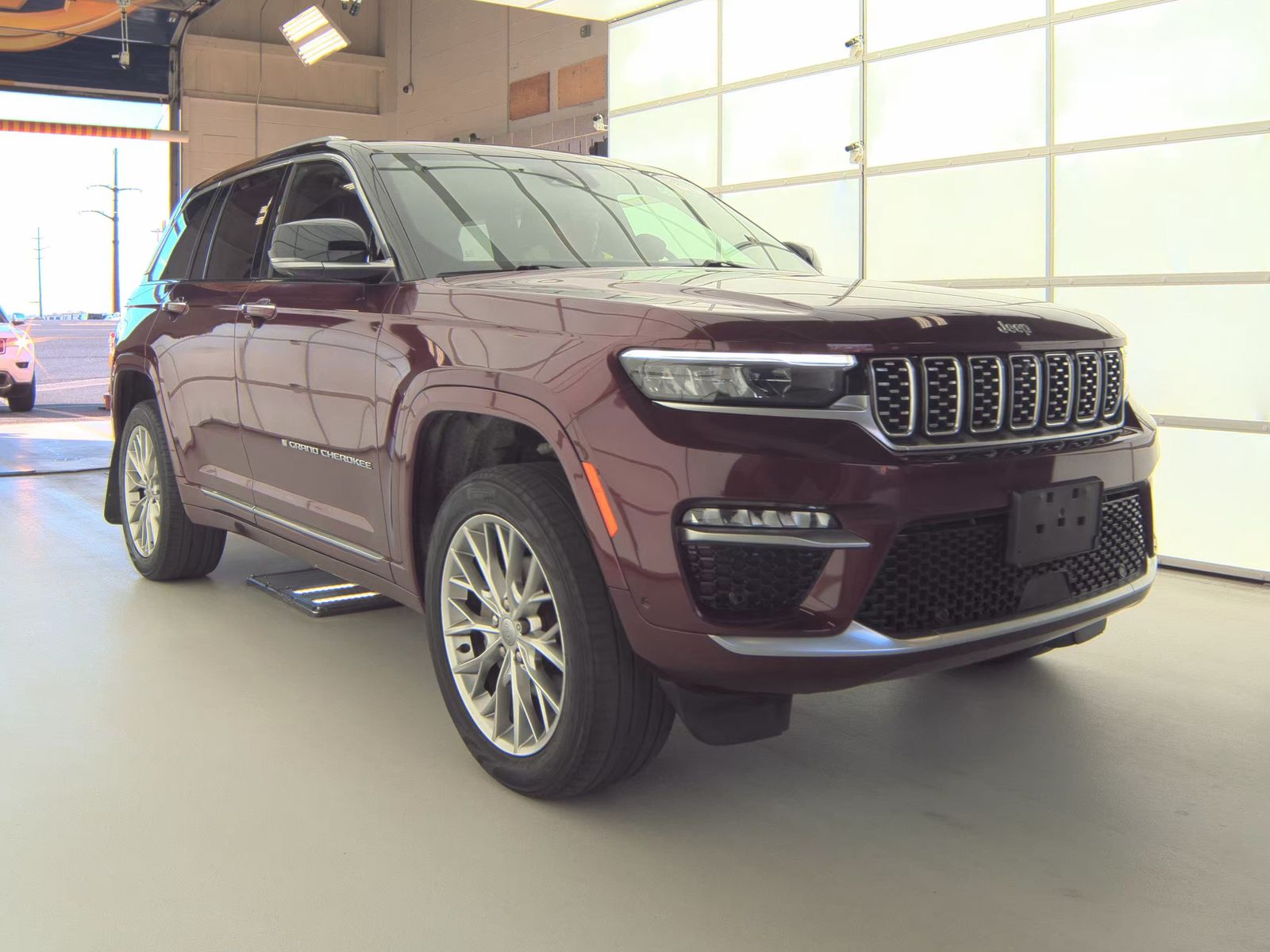 2022 Jeep Grand Cherokee Summit AWD