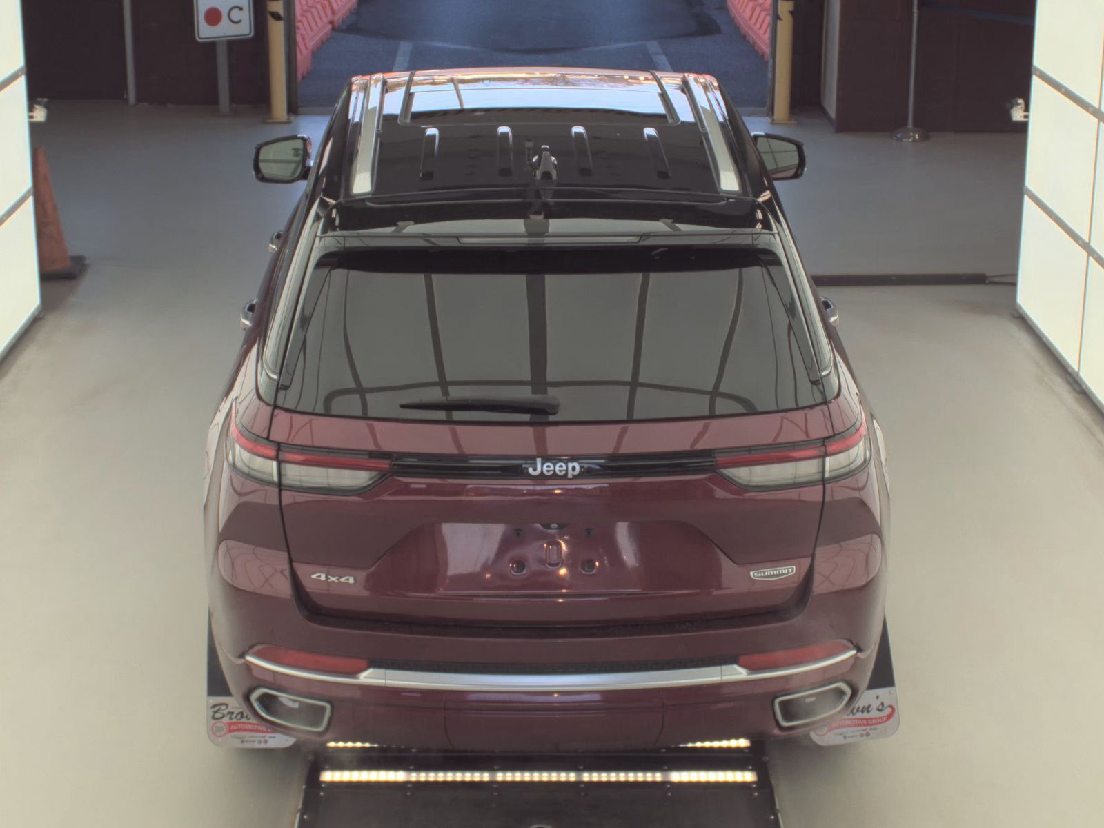 2022 Jeep Grand Cherokee Summit AWD