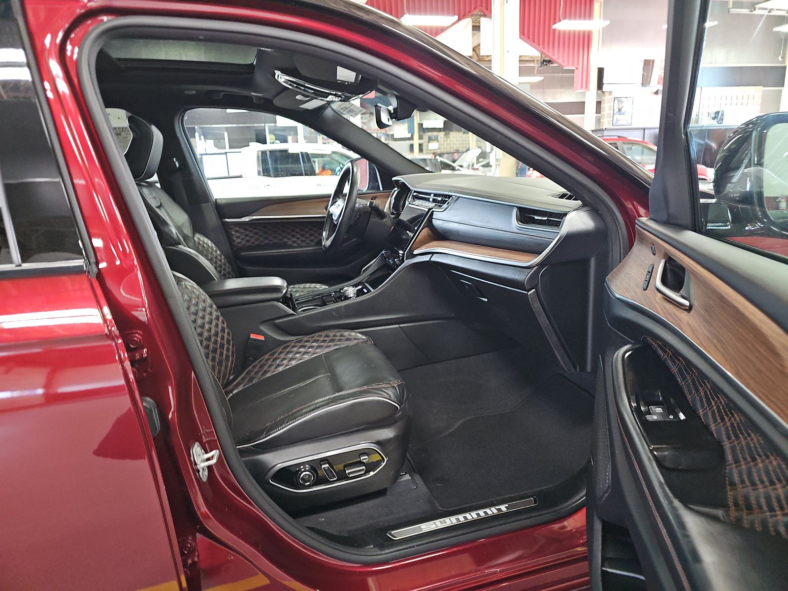 2022 Jeep Grand Cherokee Summit AWD