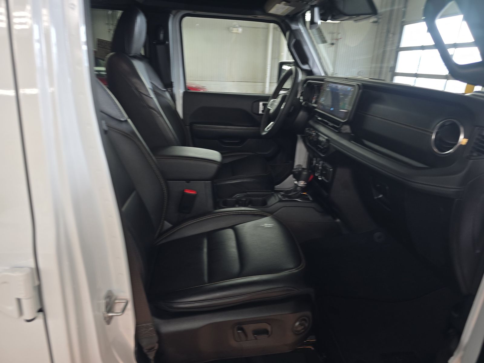 2024 Jeep Wrangler Sahara AWD