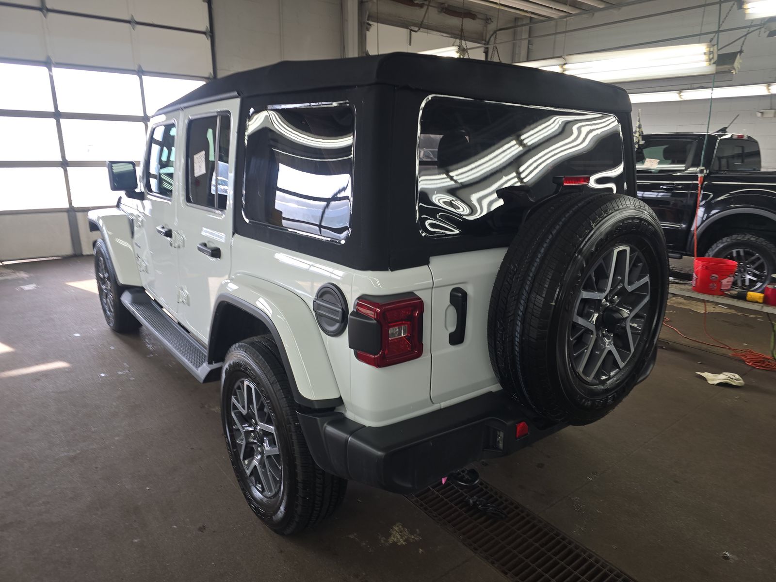 2024 Jeep Wrangler Sahara AWD