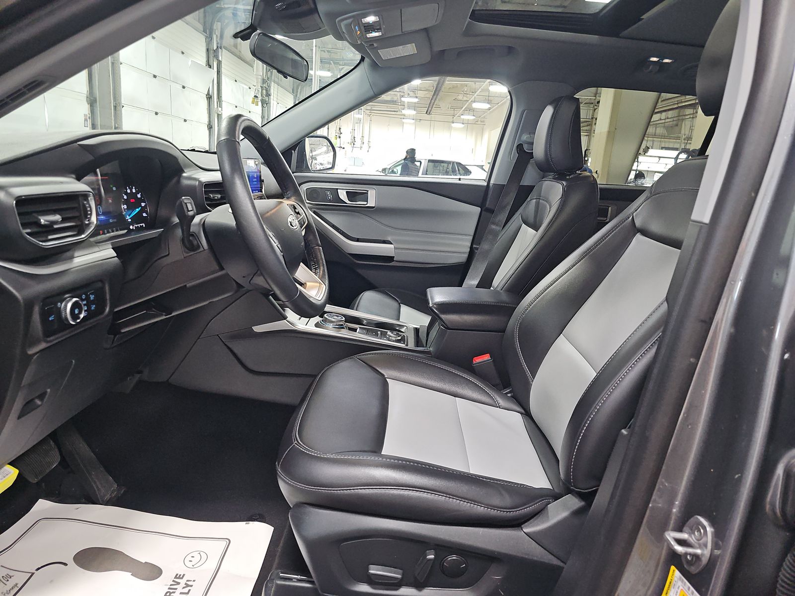 2023 Ford Explorer XLT AWD