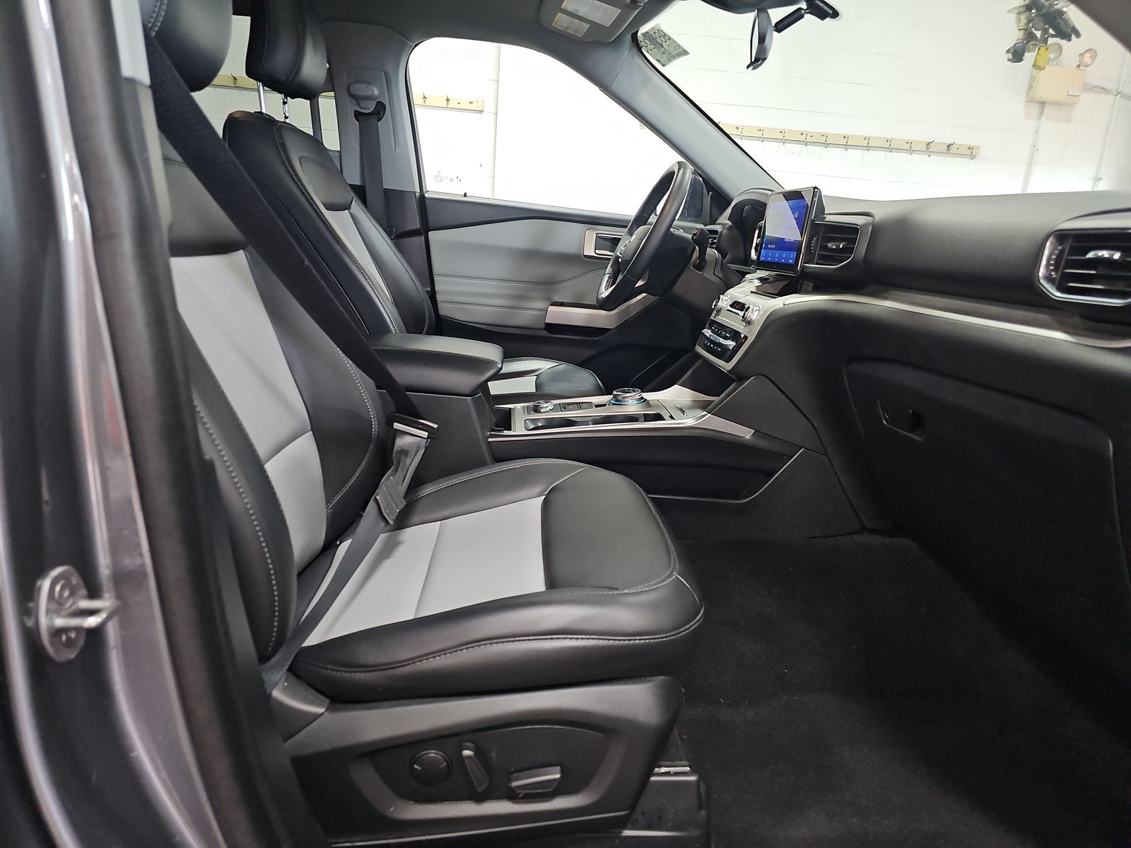 2023 Ford Explorer XLT AWD