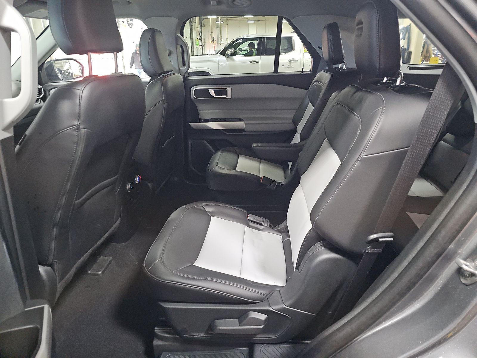 2023 Ford Explorer XLT AWD