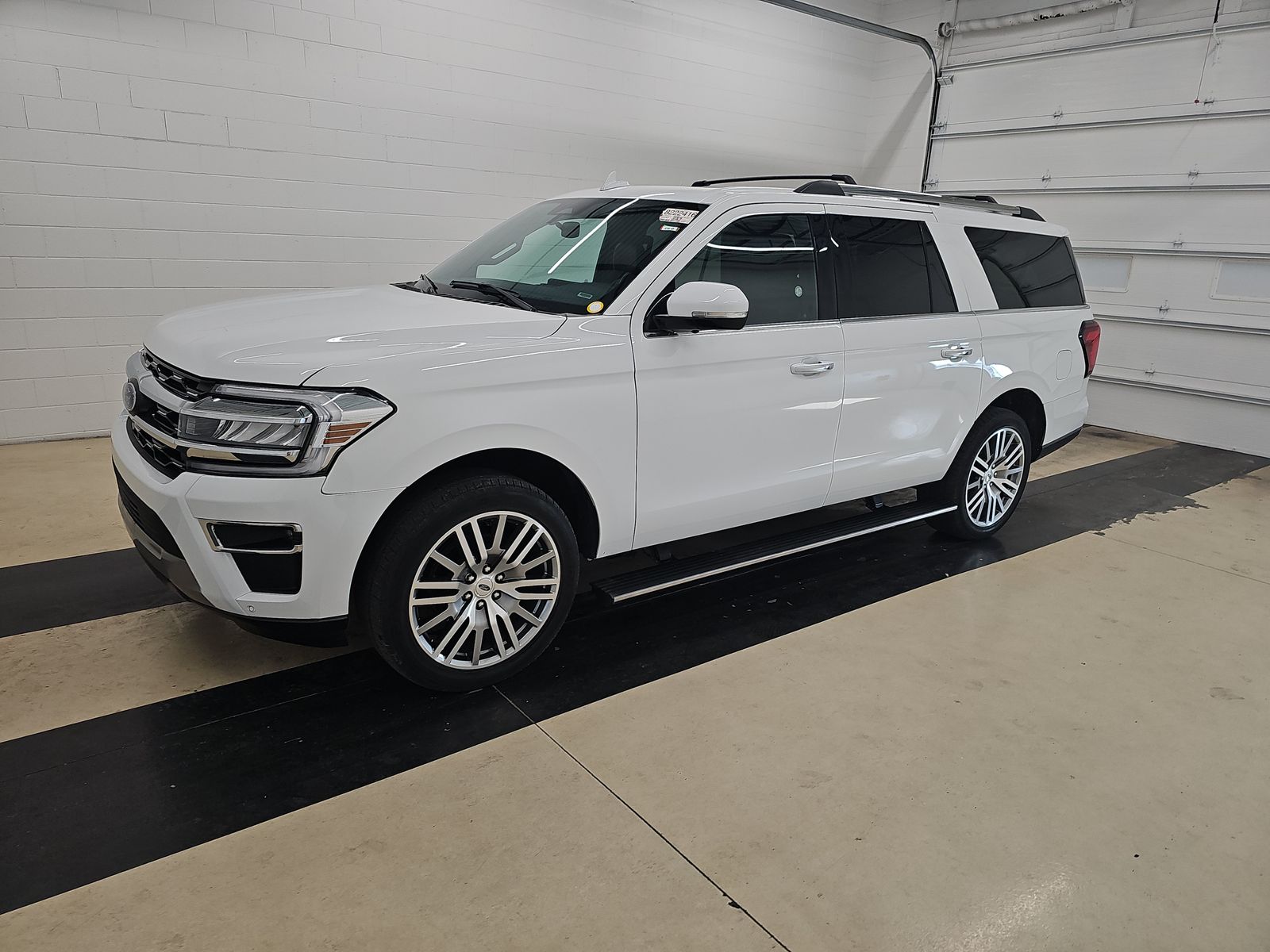 2024 Ford Expedition Limited's photo