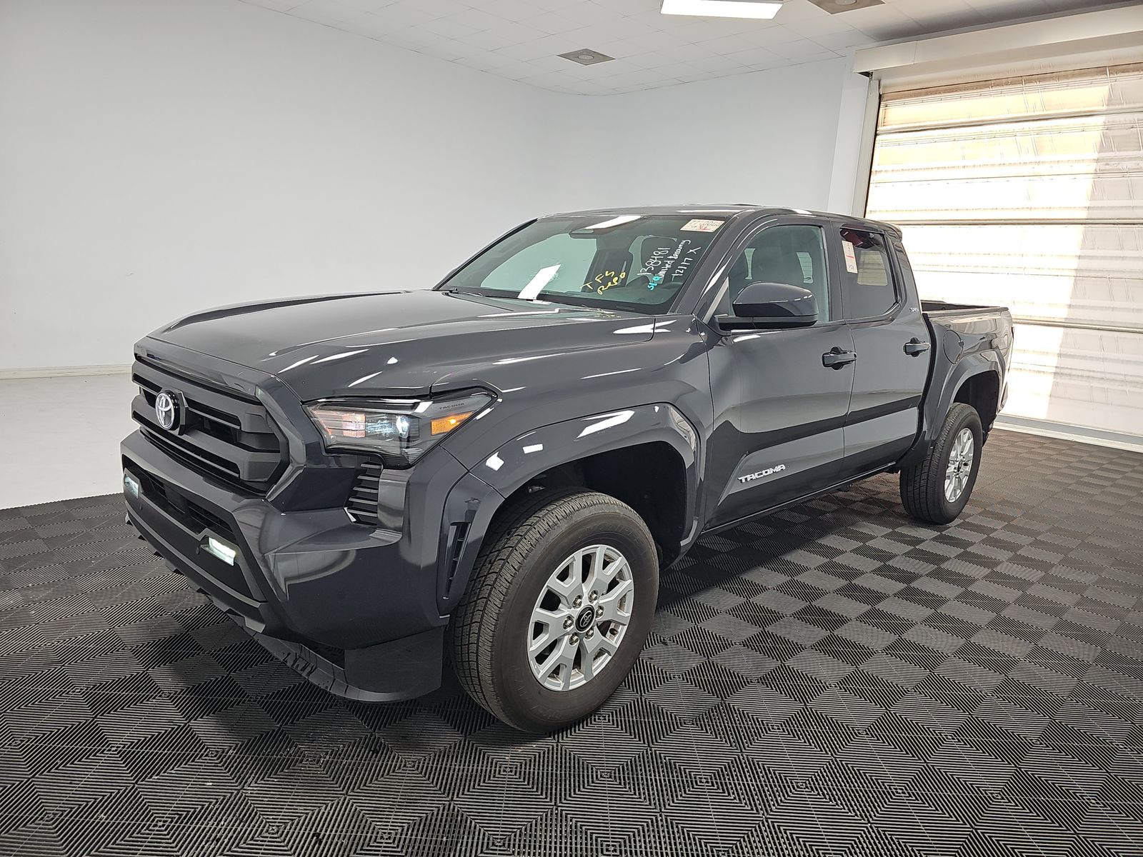 2025 Toyota Tacoma SR5 AWD