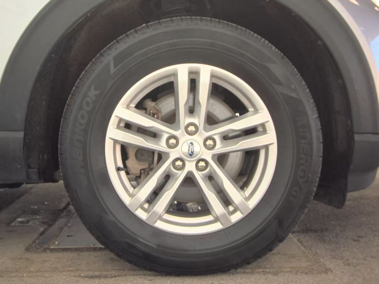 2023 Ford Explorer XLT AWD