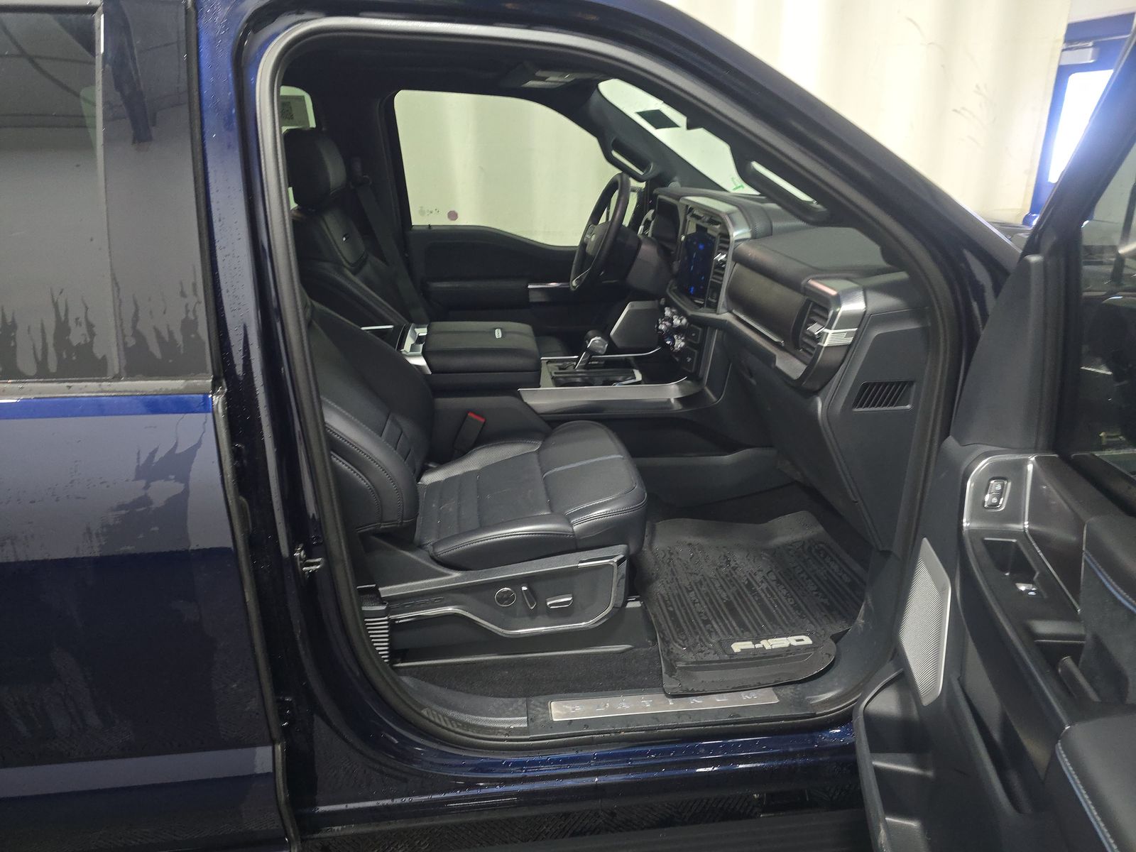 2025 Ford F-150 Platinum AWD