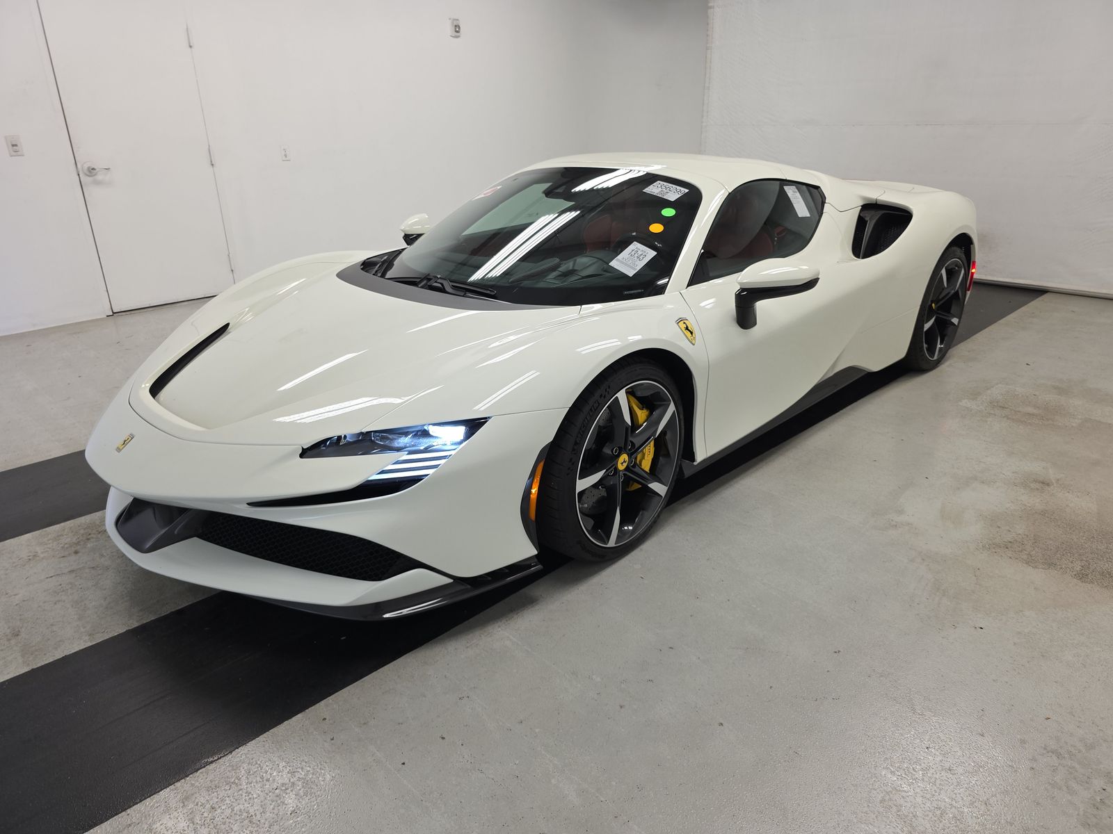 2022 Ferrari SF90 Spider Base AWD