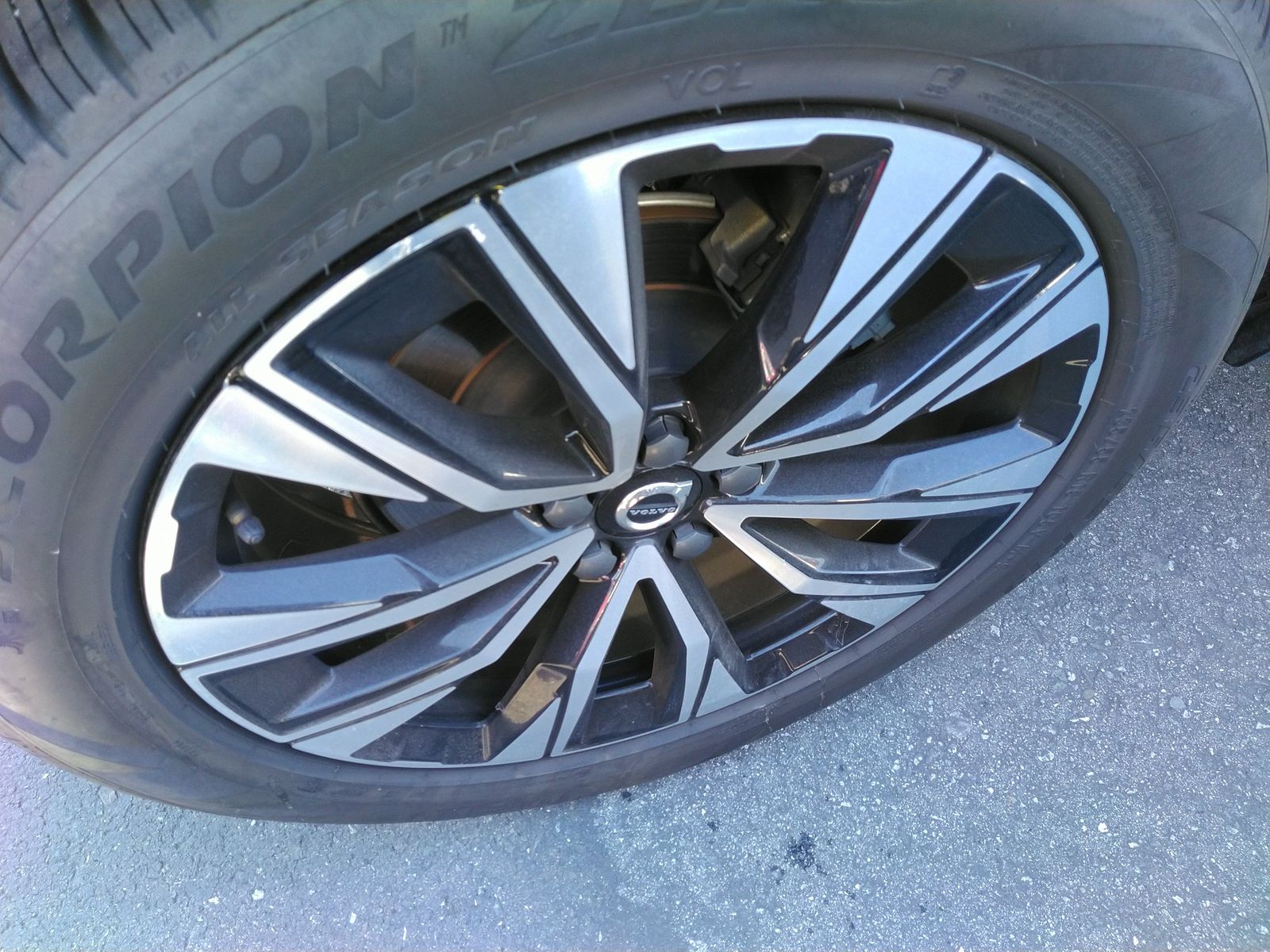 2025 Volvo XC60 B5 Plus FWD