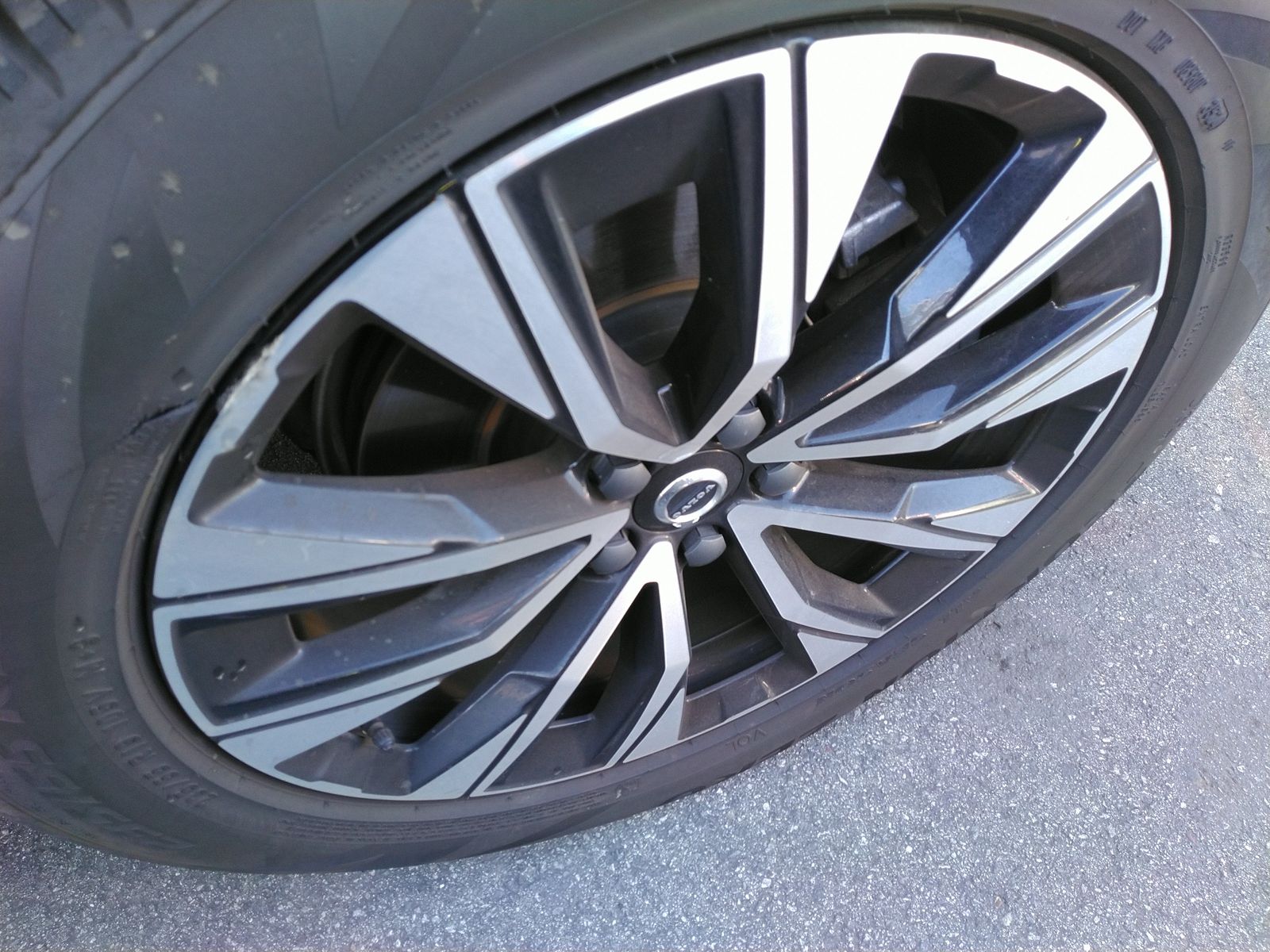 2025 Volvo XC60 B5 Plus FWD