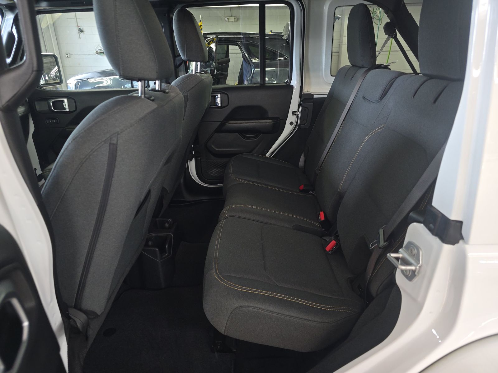 2024 Jeep Wrangler Sahara AWD