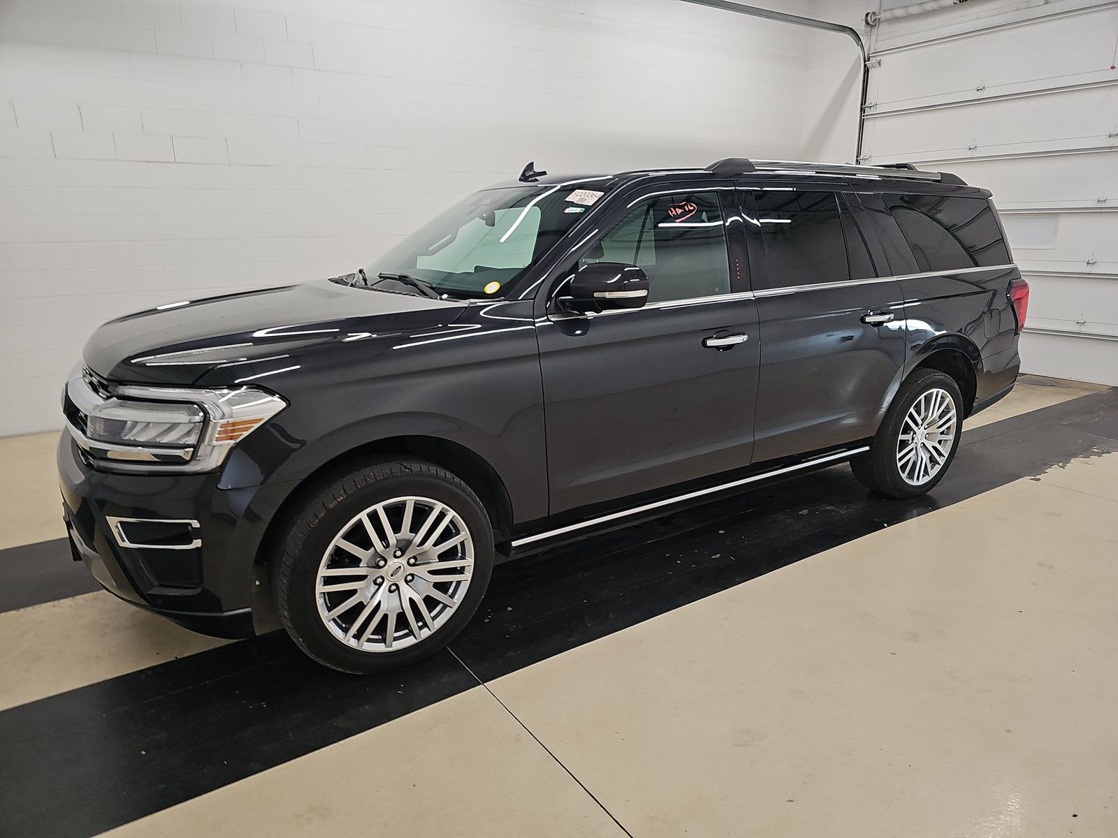 2024 Ford Expedition Limited's photo