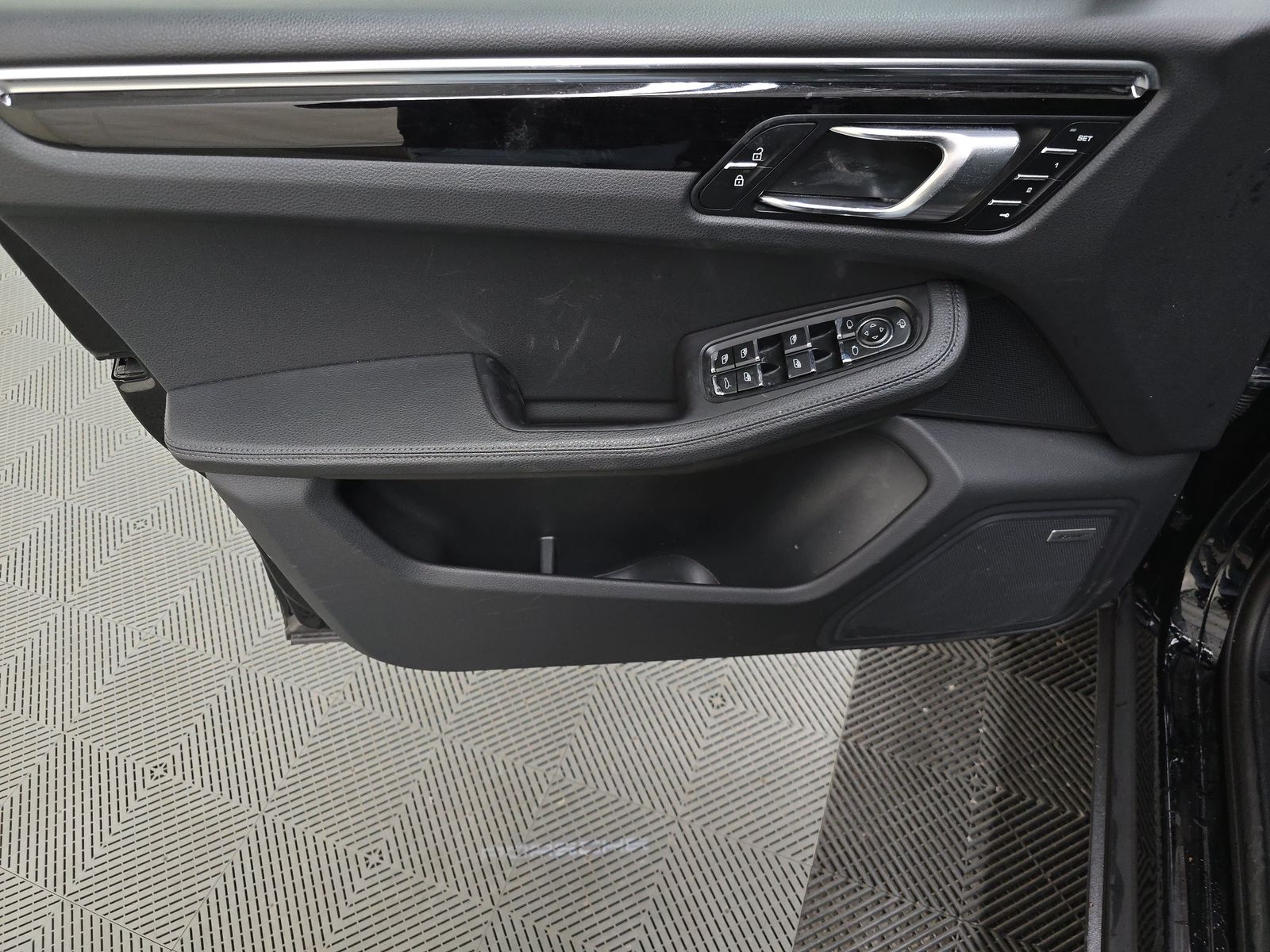 2023 Porsche Macan Base AWD