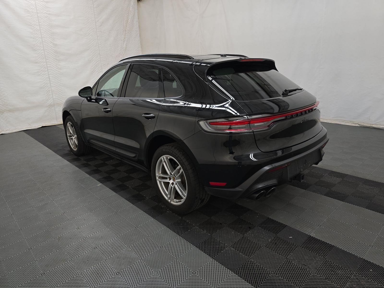 2023 Porsche Macan Base AWD
