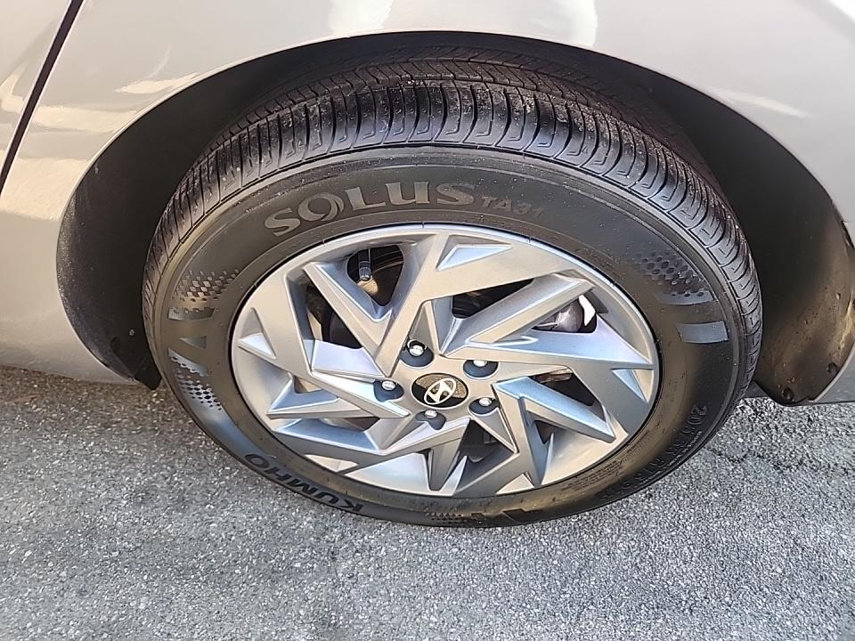 2024 Hyundai Elantra SEL FWD