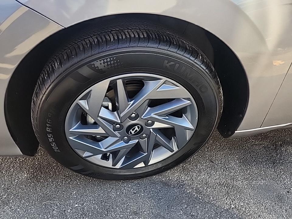2024 Hyundai Elantra SEL FWD