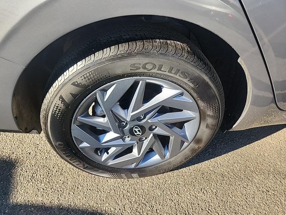 2024 Hyundai Elantra SEL FWD