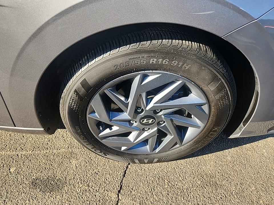 2024 Hyundai Elantra SEL FWD