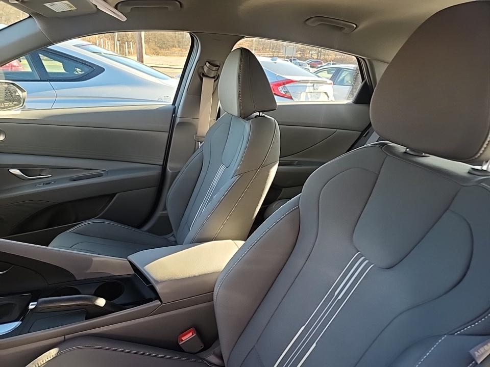 2024 Hyundai Elantra SEL FWD