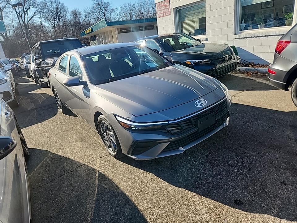 2024 Hyundai Elantra SEL FWD