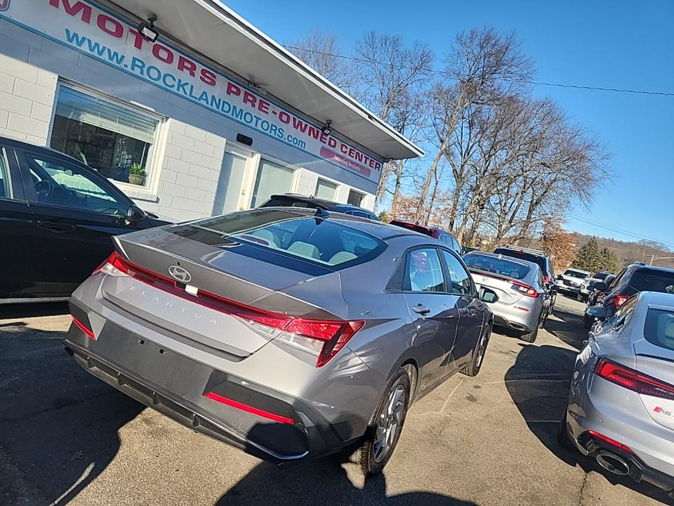 2024 Hyundai Elantra SEL FWD