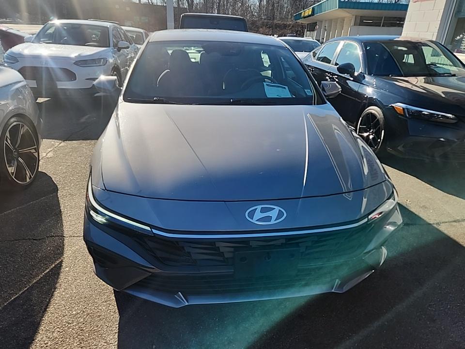 2024 Hyundai Elantra SEL FWD