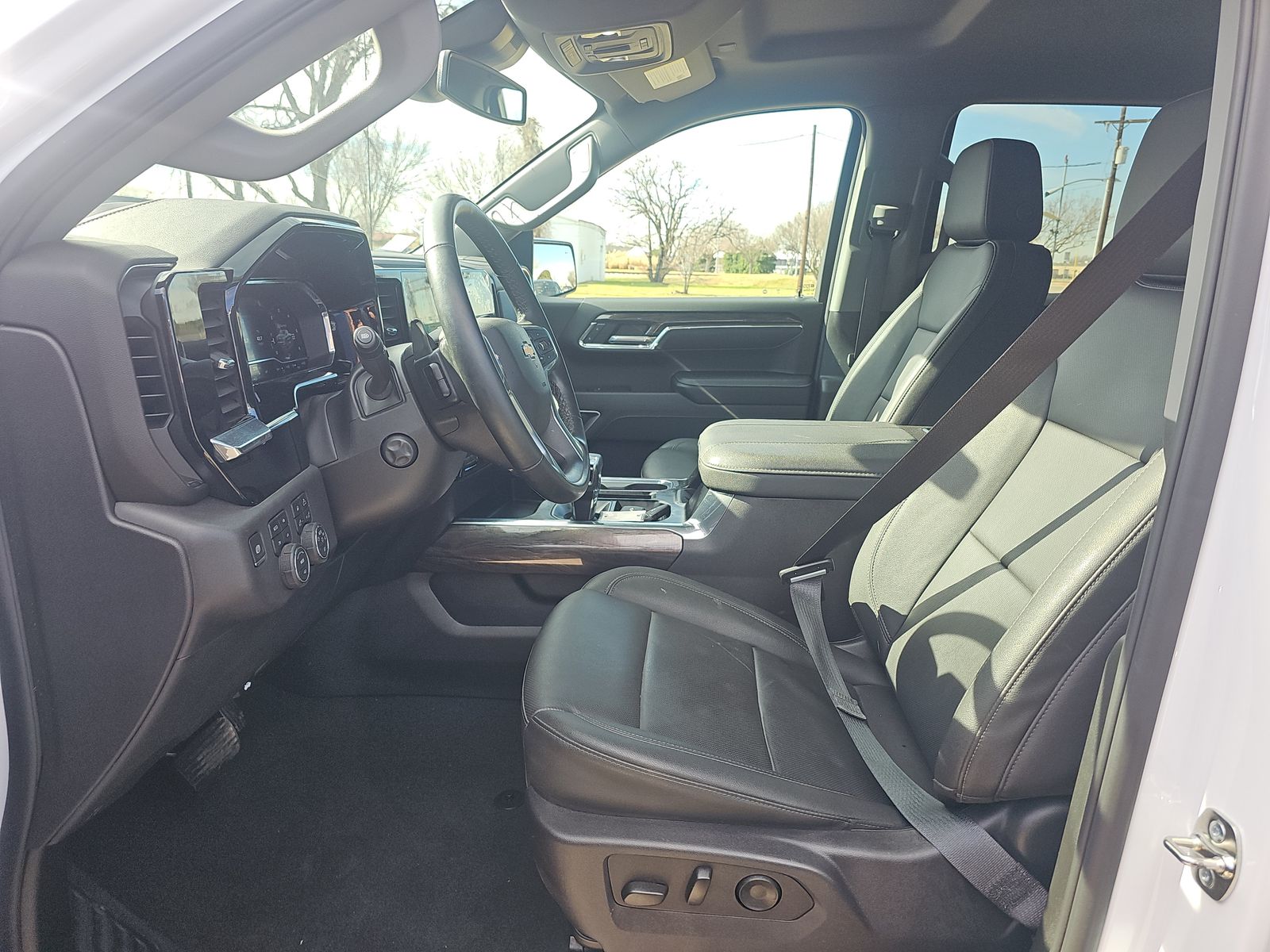 2025 Chevrolet Silverado 1500 LTZ AWD