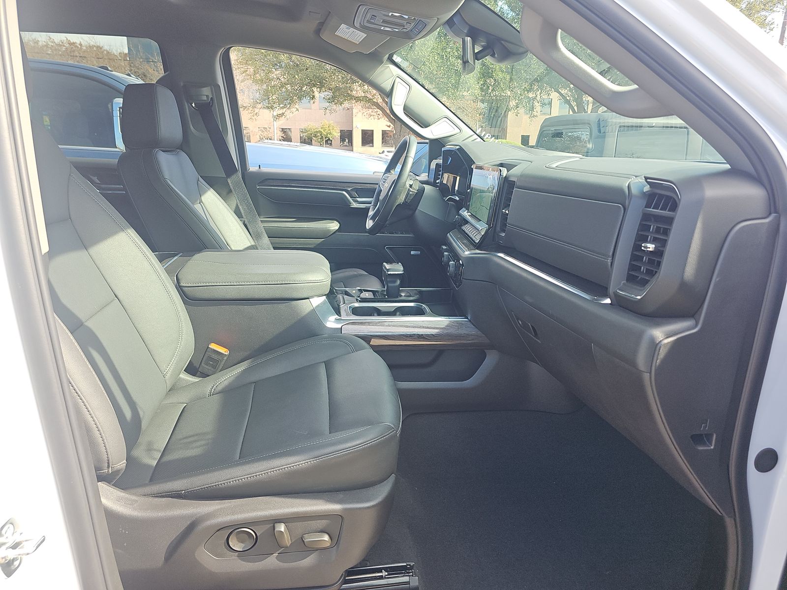 2025 Chevrolet Silverado 1500 LTZ AWD